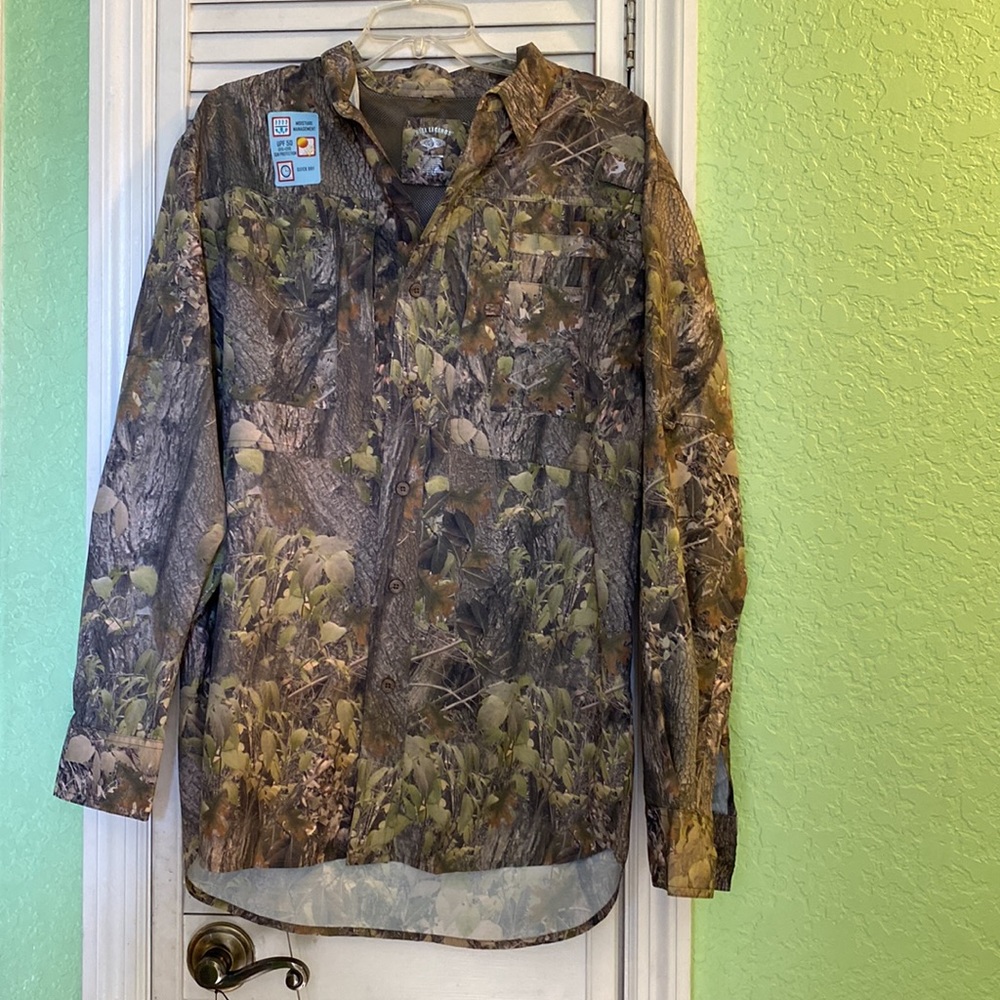 NWT Reel Legends Performance Clothing Mens Camouflaged Causal Button Down Medium